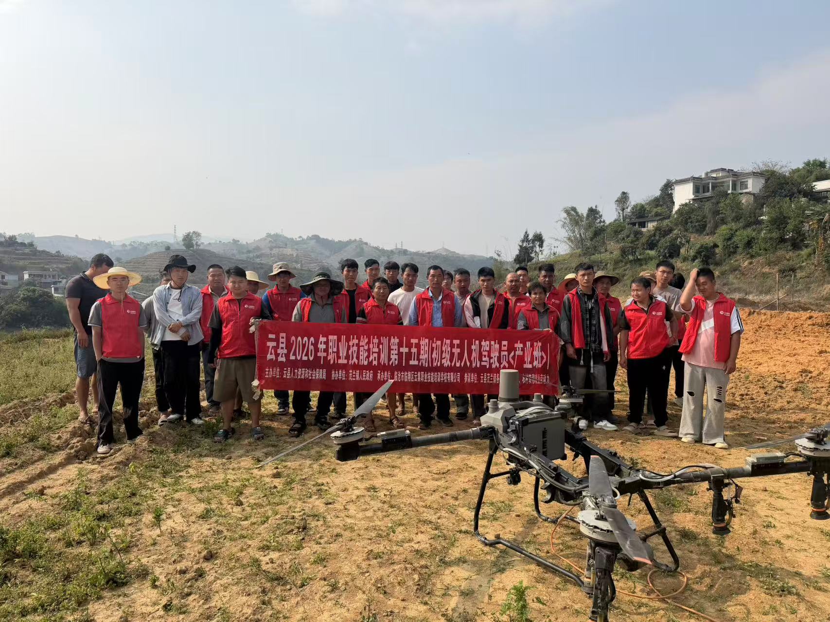 茂兰镇59名“飞手”地头毕业：放下锄头握摇杆 田间地头飞新路