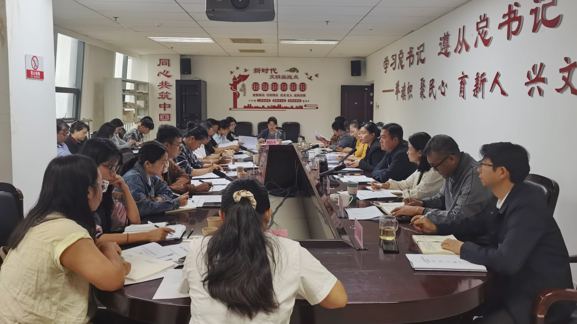 5月11日 召开宣传工作专题会议，县委常委、县委宣传部部长杨春芳同志及县广播电视局主要负责同志就利用应急广播等宣传阵地做好防汛减灾工作作安排，12乡(镇）宣传委员参会.jpg