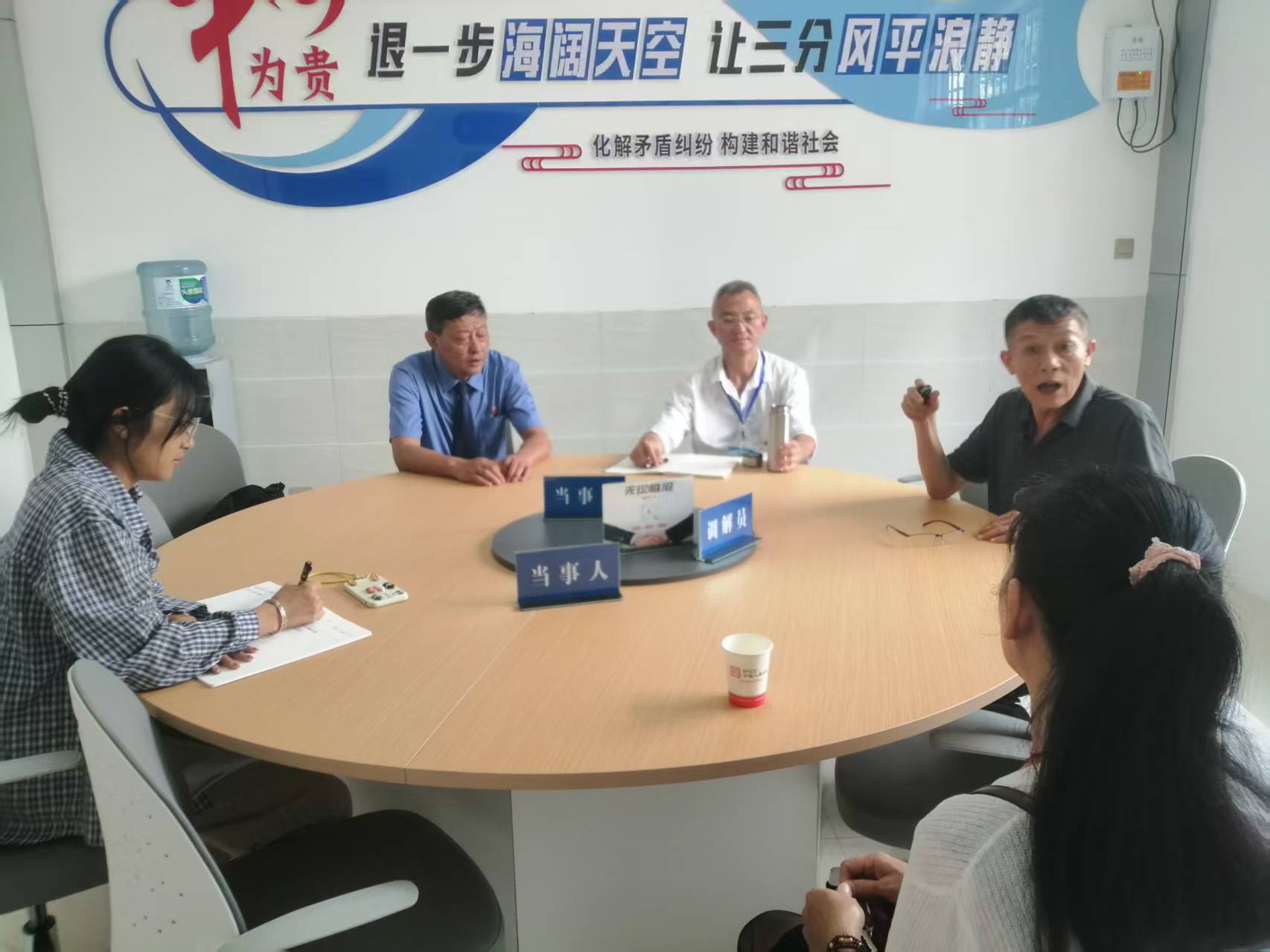 综治中心调解现场.jpg