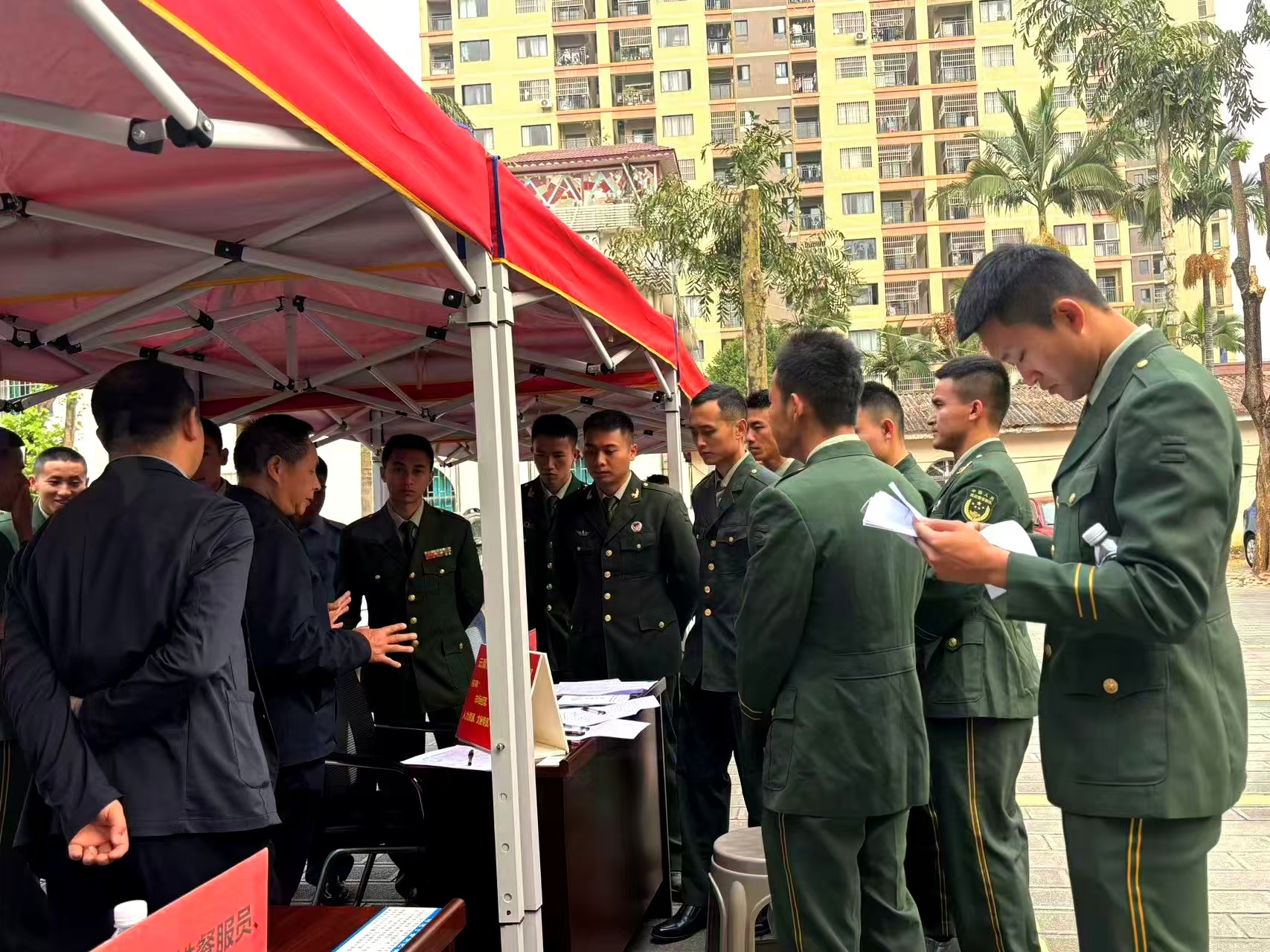 澜沧江酒业集团招聘摊位咨询火爆.jpg