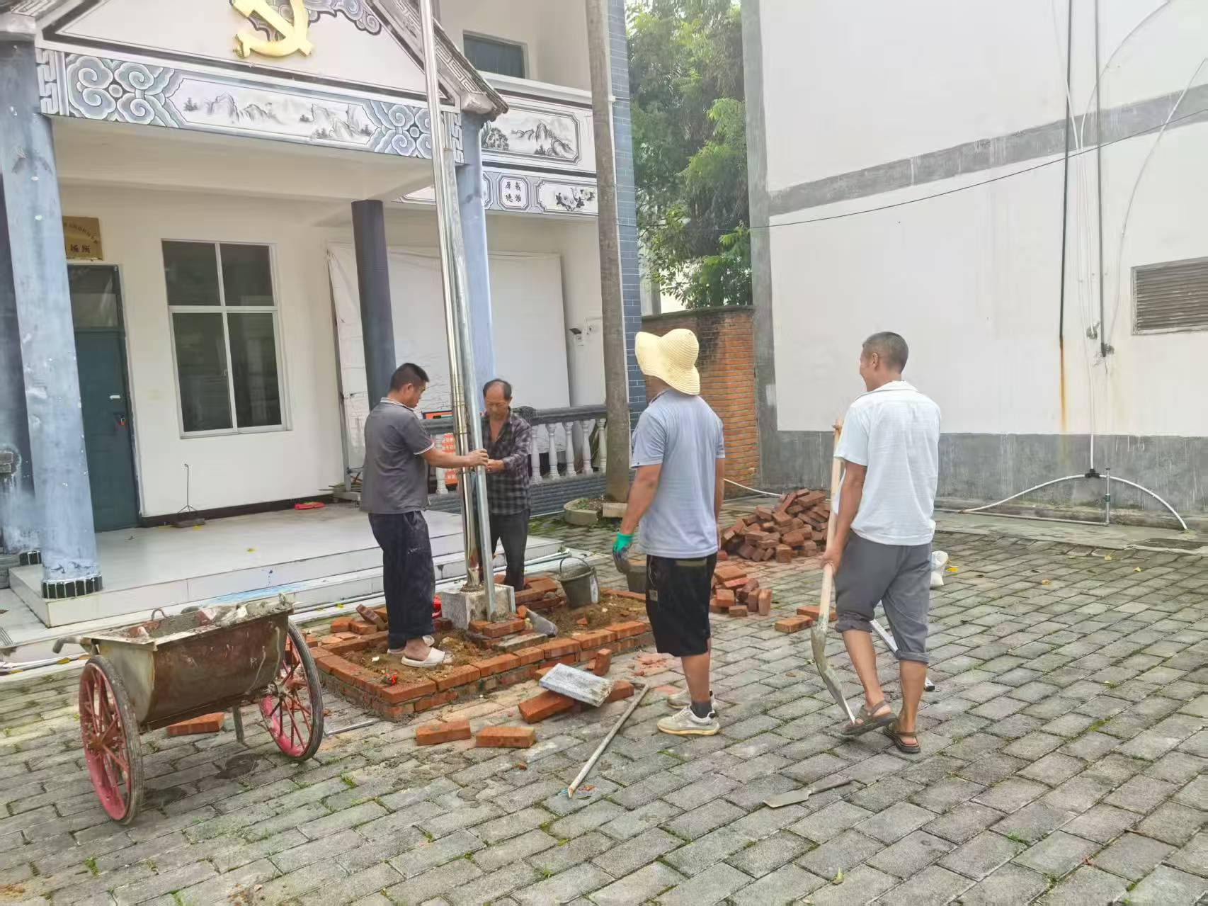 在活动场所修旗台.jpg