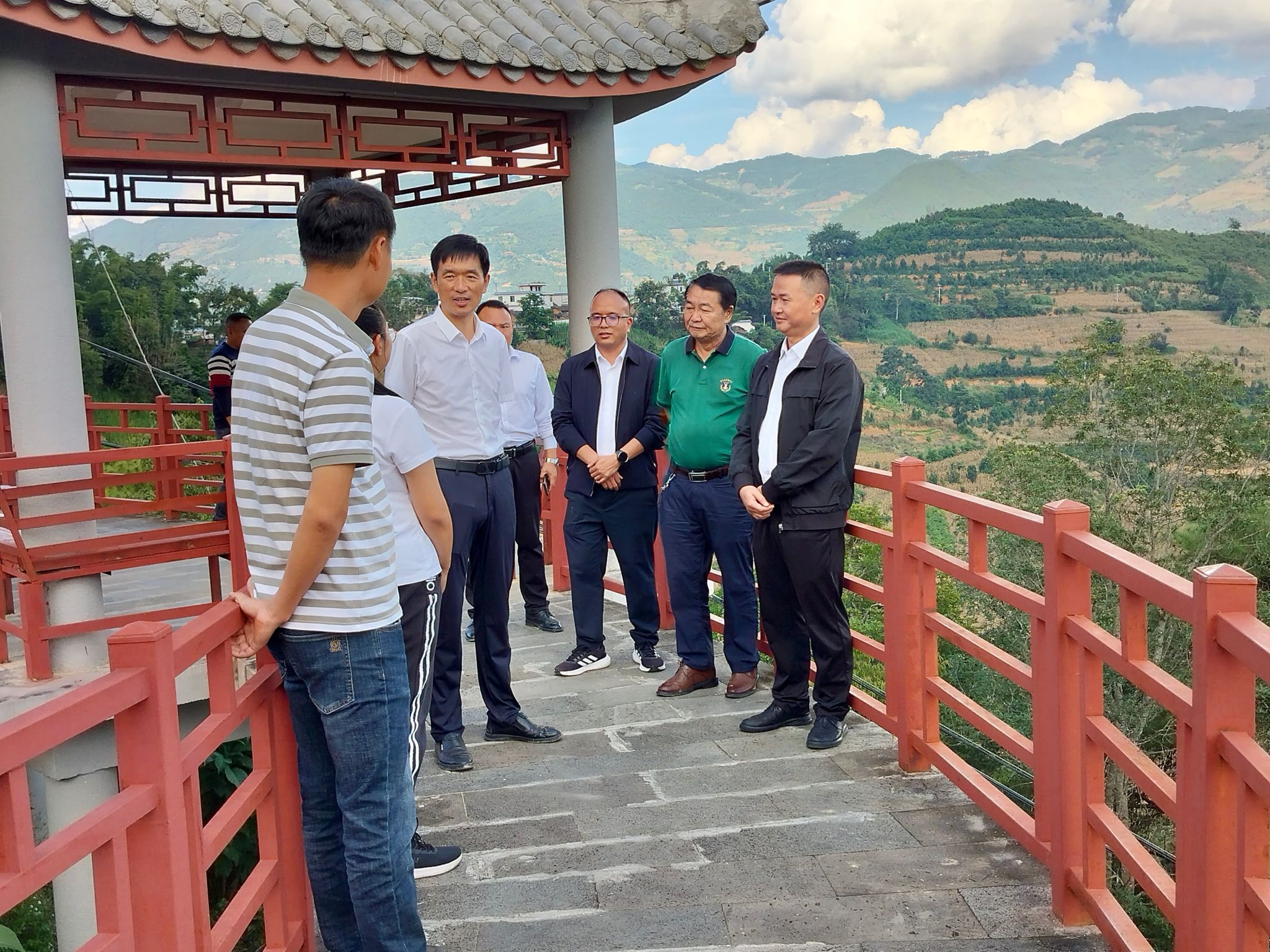 县委副书记、县人民政府副县长、代理县长段学能深入后箐乡调研指导工作